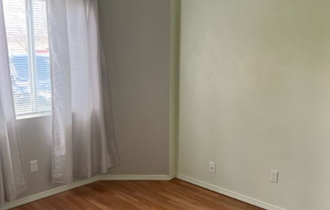 2 beds, 1 bath, $1,500