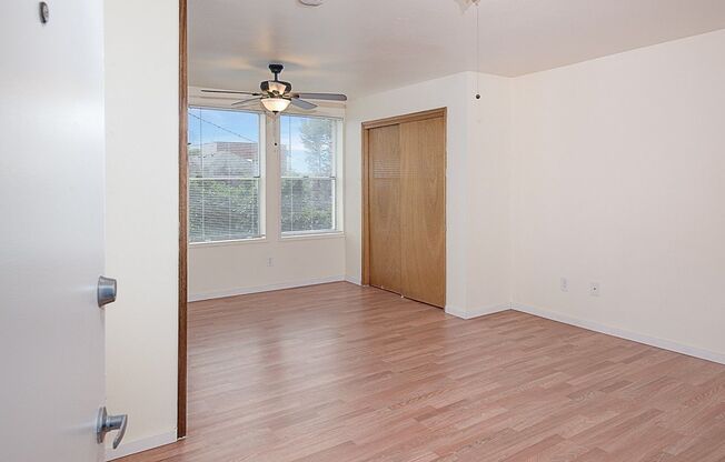 Studio, 1 bath, 400 sqft, $1,195, Unit B05