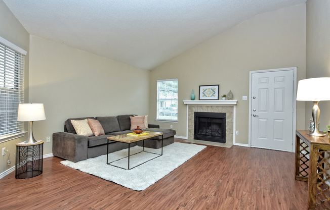 3 beds, 2 baths, 1,147 sqft, $1,925, Unit 11606A