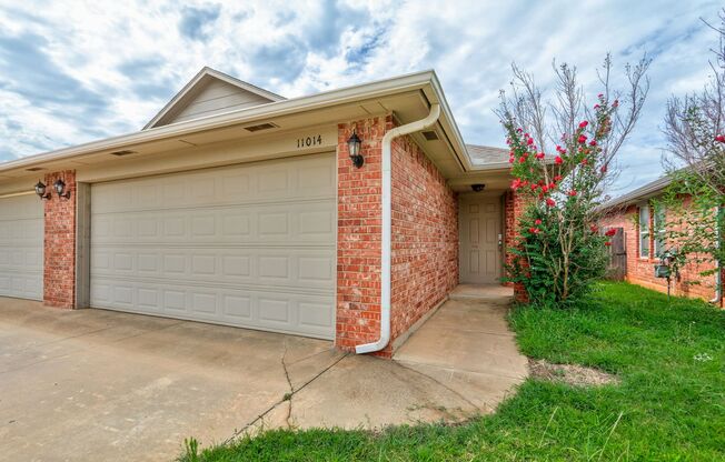 Duplex in Yukon, Available Now!