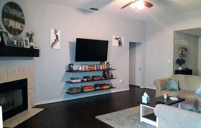 3 beds, 2 baths, $1,595