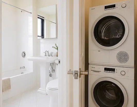 2 beds, 1 bath, $8,200, Unit 14K