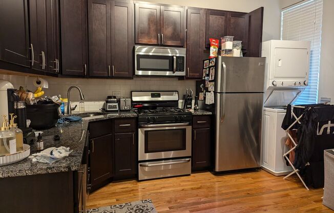 2 beds, 1 bath, $2,350, Unit #1F