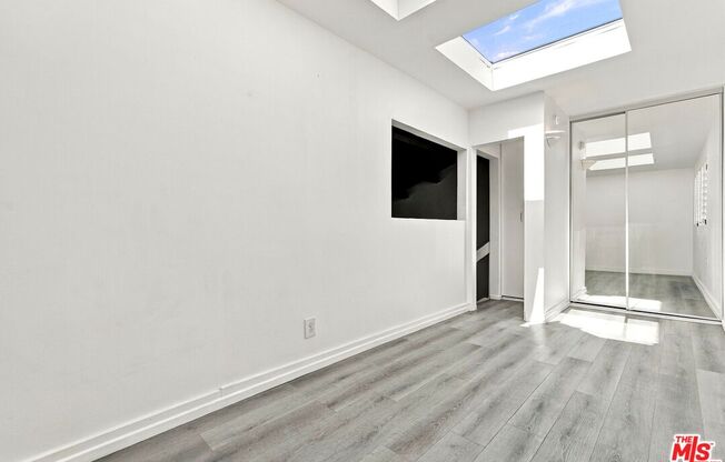 14 MAST ST
