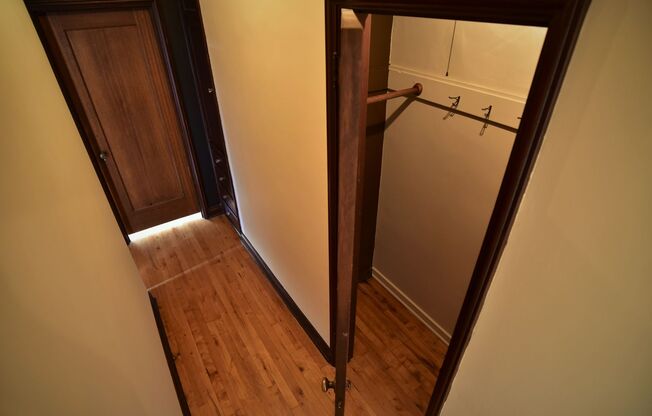 1p353 - 590 Merritt Avenue