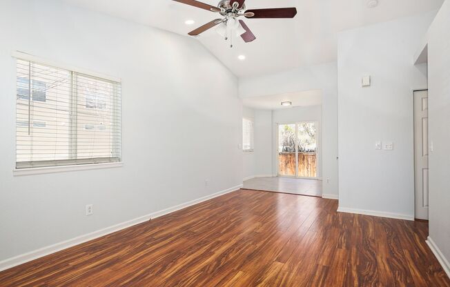 Beautiful 3 bed / 2 bath duplex in Uptown Neighborhood!