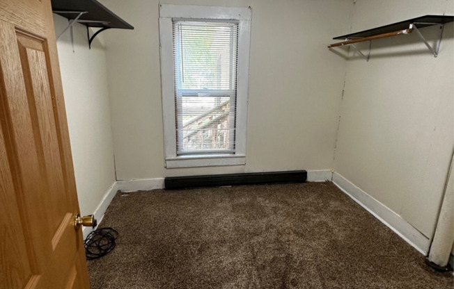 3 beds, 1 bath, $1,200