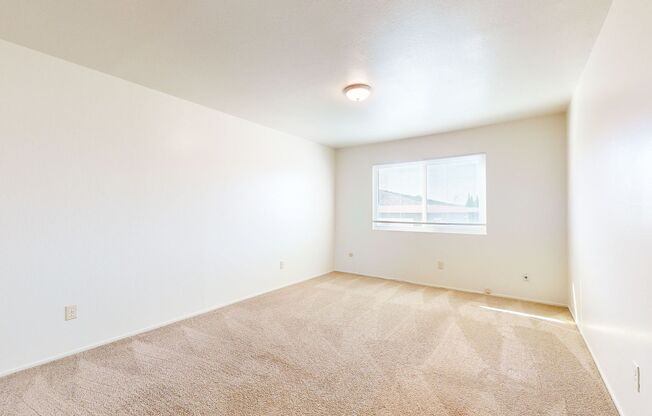 2 beds, 1 bath, $1,985, Unit 5235 Riverside Ave Apt 6