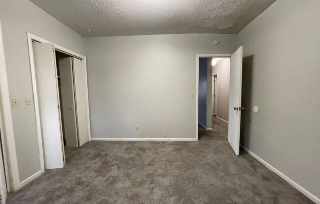 3 beds, 1 bath, 1,012 sqft, $900, Unit 1409