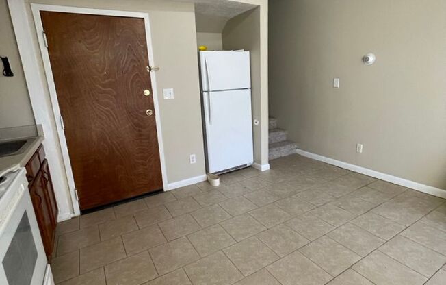 2 beds, 2 baths, $1,049, Unit Unit C