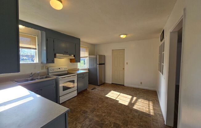 3 beds, 1 bath, $1,250