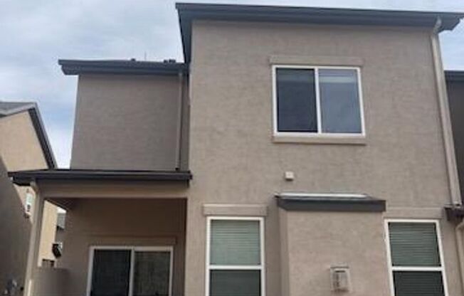 FULLY FURNISHED 3 Bed Luxury End Unit Townhome backs to Nature