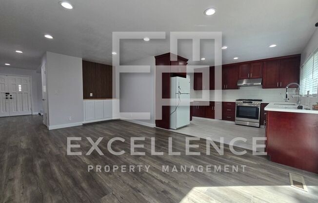 Fully Updated 4/2 Corner Lot Home - Fireplace, Quartz Counters