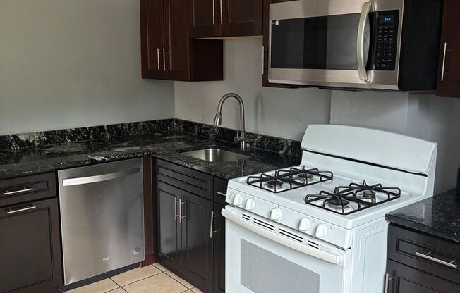 3021 Ashlyn St 1 &amp; 2
