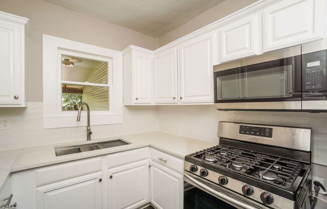 Charmer Close to Downtown!