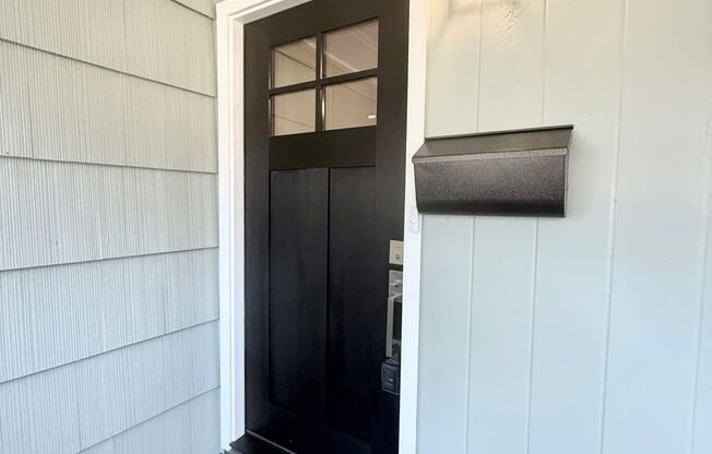 Beautiful & Spacious 3/2/1 Home in Lake Jackson !
