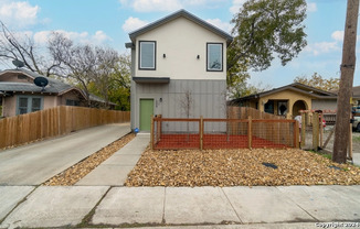 1528 LAMAR ST