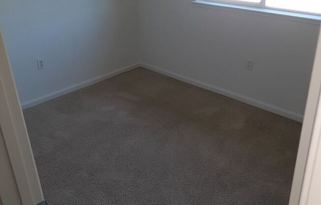 3 beds, 2 baths, 1,076 sqft, $2,200, Unit 2004