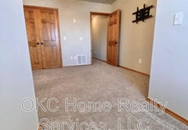 4 beds, 2.5 baths, 2,089 sqft, $2,350