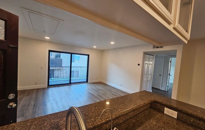 2 beds, 1 bath, $2,495, Unit UNIT 305