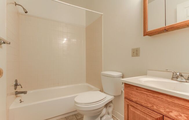 2 beds, 1 bath, $1,350, Unit 10