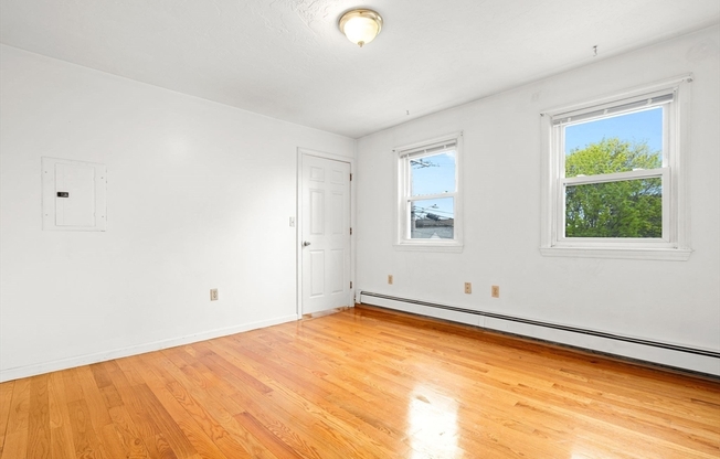 8 WALNUT ST
