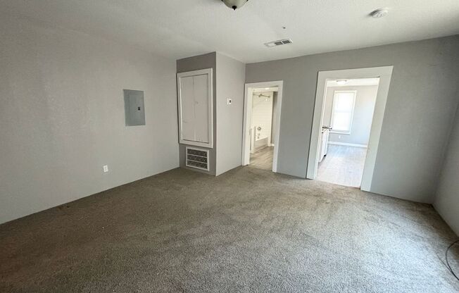 2 beds, 1 bath, 700 sqft, $1,100, Unit Unit 1