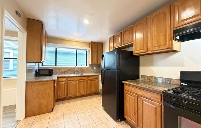 2 beds, 1 bath, 695 sqft, $2,550, Unit 1523 Broadway Unit C