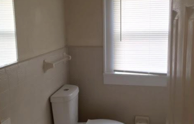 3 Bedroom 1.5 Bathroom Home For Rent -Corner lot / Fenced