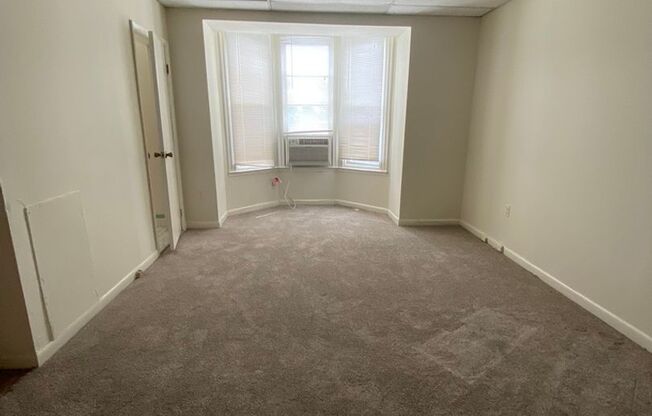 Studio, 1 bath, 450 sqft, $900, Unit 405