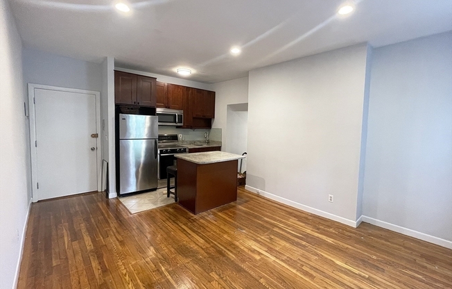 1 bed, 1 bath, 458 sqft, $2,300, Unit U25