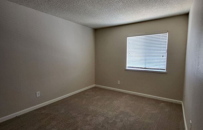 2 beds, 1 bath, $1,550, Unit 18