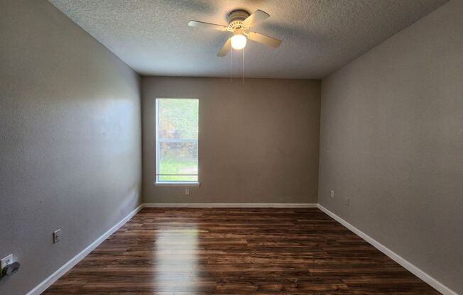 BEAUTIFUL LAKE VIEW 2 bedroom apartment close to Disney!