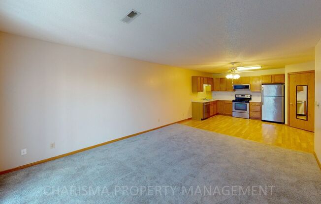 3 BEDROOM, 2 BATH WALK IN TOWNHOME, ATTACHED GARAGE, PRIVATE MASTER BATH!
