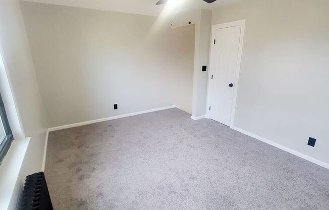 2 beds, 1 bath, 700 sqft, $1,350, Unit 04-3235