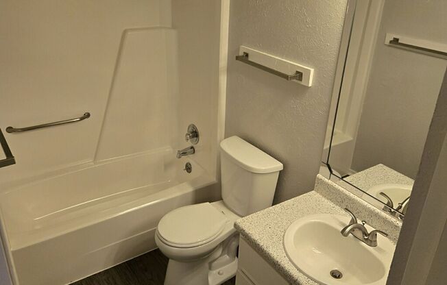 1 bed, 1 bath, 640 sqft, $1,000, Unit 114