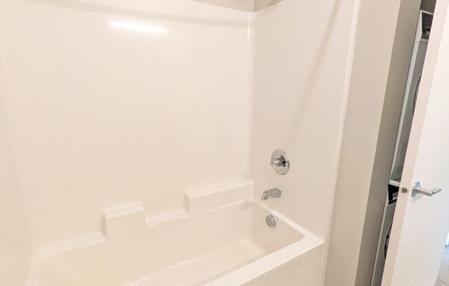 Studio, 1 bath, 400 sqft, $1,300, Unit 321