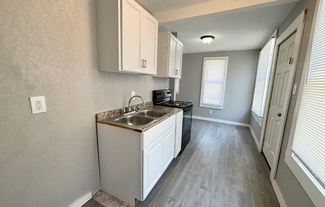 2 beds, 1 bath, 700 sqft, $1,100, Unit Unit 1