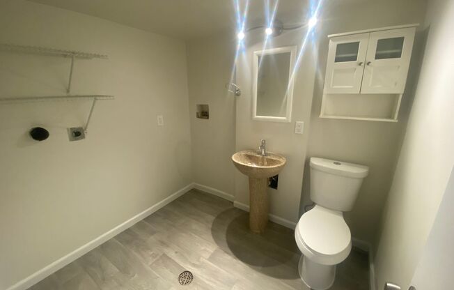 3 beds, 1.5 baths, 1,325 sqft, $2,025, Unit 1817