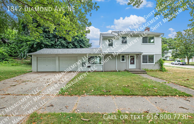 1842 DIAMOND AVE NE