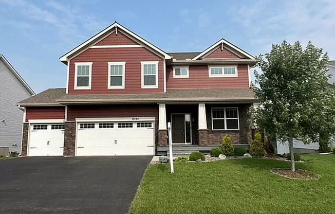 Gorgeous 5 Bedroom, 3.5 Bath Single Family Home w/Sun Deck!