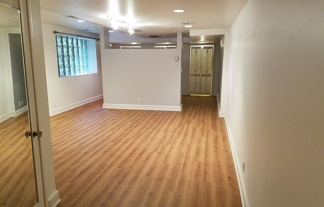 1bd/1ba Condo Across the Street From Piedmont Park!