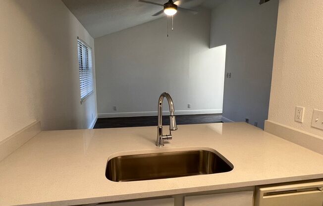 2 beds, 1 bath, 825 sqft, $1,295, Unit 201