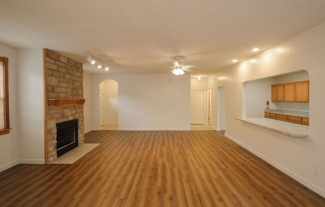 2 beds, 2 baths, 1,650 sqft, $2,135