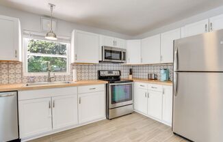 Charming 3/2 Available Now! Furnished or Unfurnished!