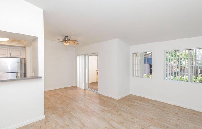 2 beds, 2 baths, 880 sqft, $3,020