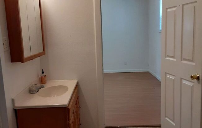 2 beds, 1 bath, $1,200