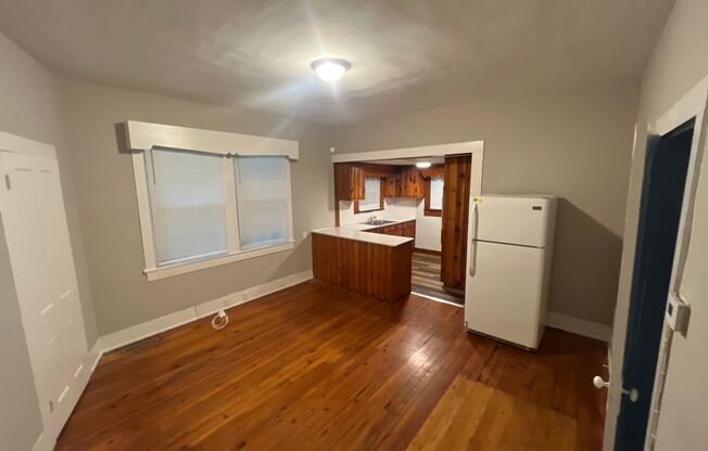 2 beds, 1 bath, $1,200