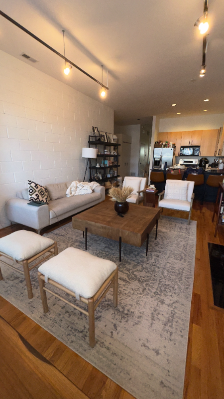 2031 W EVERGREEN AVE
