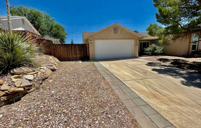 Adorable 3-BR Home in Red Cliffs Area